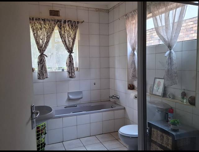 4 BEDROOM HOUSE FOR SALE IN UNITAS PARK